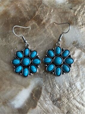 Fun, flirty western baubles! Floral drop earrings NEW